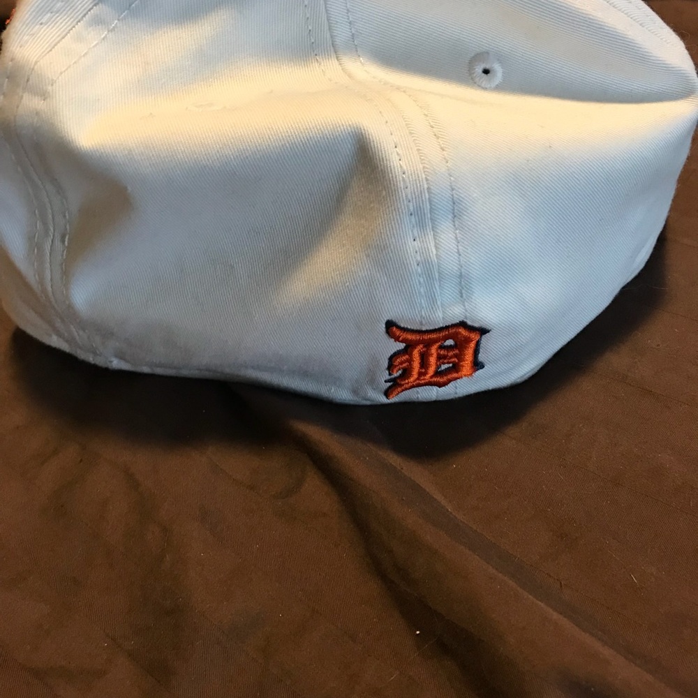 Hat - Picture 3 of 4